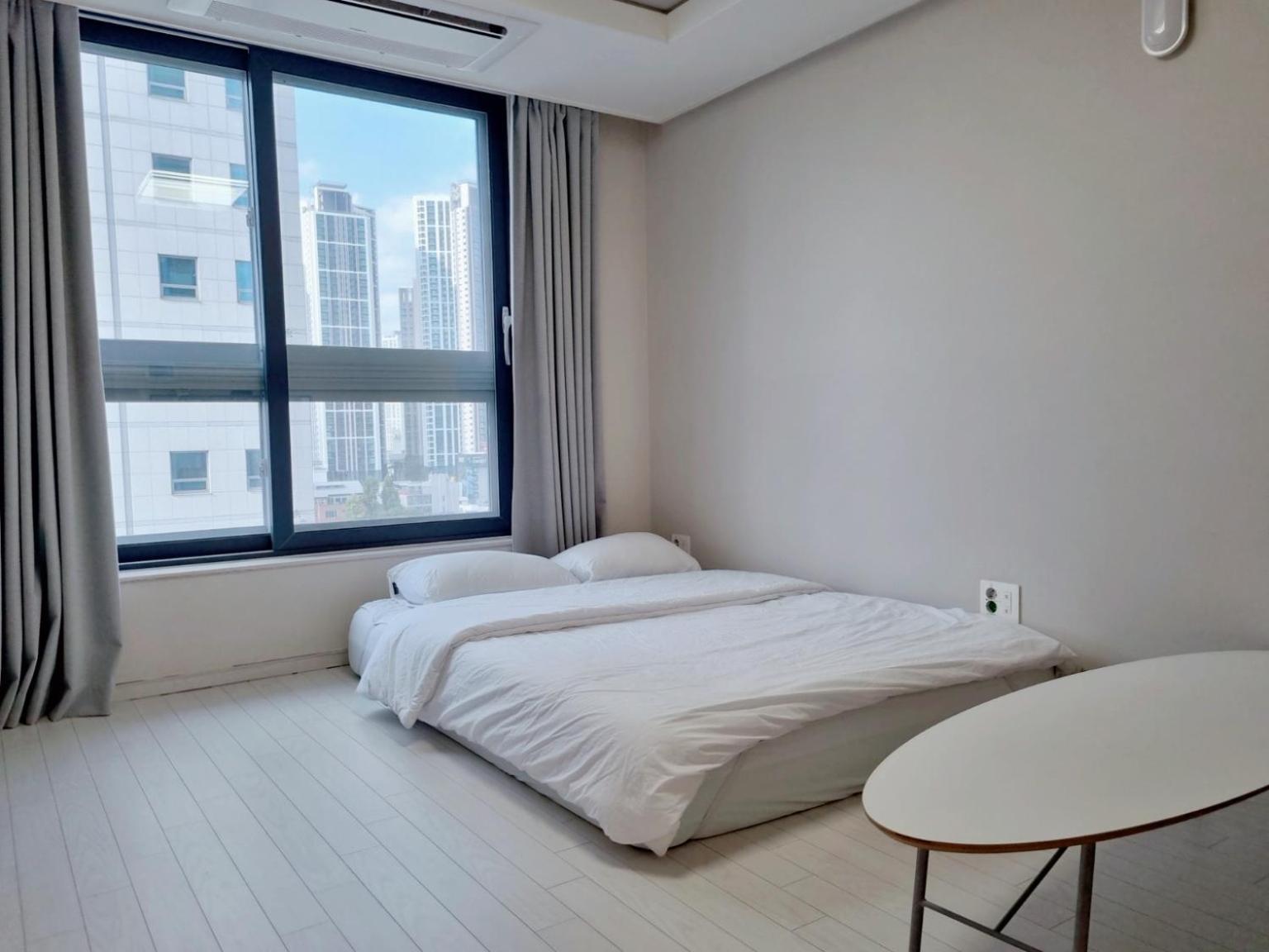 Dongseongro Meomoom Apartment Daegu Room photo
